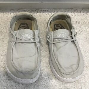 Hey Dude “Wendy” Light Gray Slip on Shoe size Y4/ L5